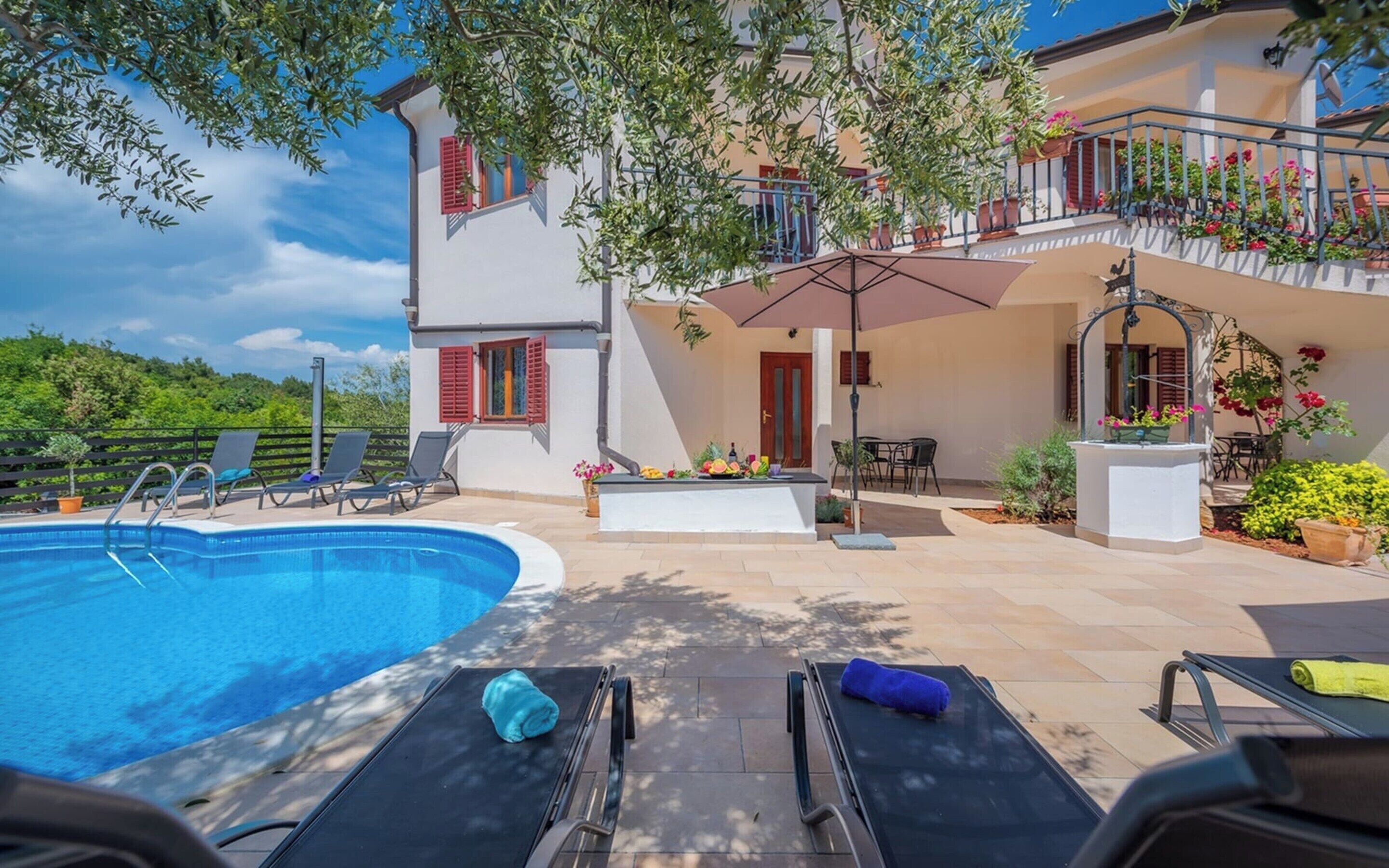 Apartment | Pool | Outdoor pool, a heated pool