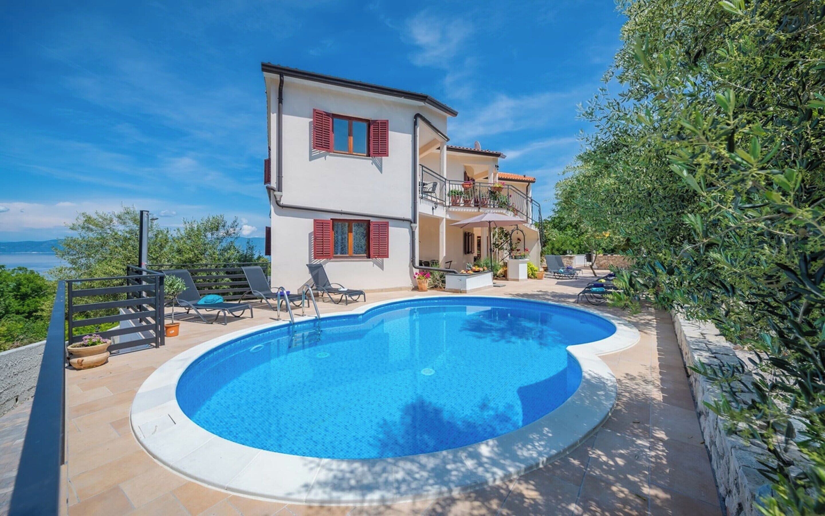 Apartment | Pool | Outdoor pool, a heated pool