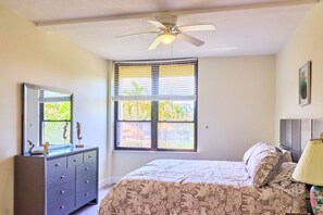 2 bedrooms, iron/ironing board, WiFi, bed sheets - Beautiful,Coastal,luxury 2BR/2bath condo (Clearwater)