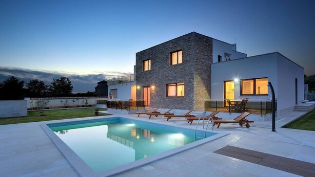 Pool - Attic Apartment With Balcony in Medulin (Medulin)