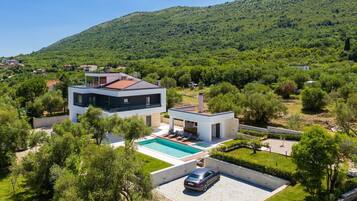 Villa | Exterior