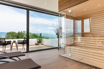 Luxurious Villa in Drenje