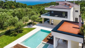 Villa | Pool | Indoor pool, outdoor pool