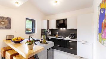 Nhà | Bếp riêng | Tủ lạnh, ghế cao cho trẻ em