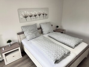 1 soverom, strykejern/-brett, reiseseng for barn og wi-fi (inkludert)