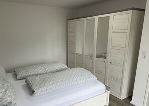 1 Schlafzimmer, Bügeleisen/Bügelbrett, Reisekinderbett, kostenloses WLAN