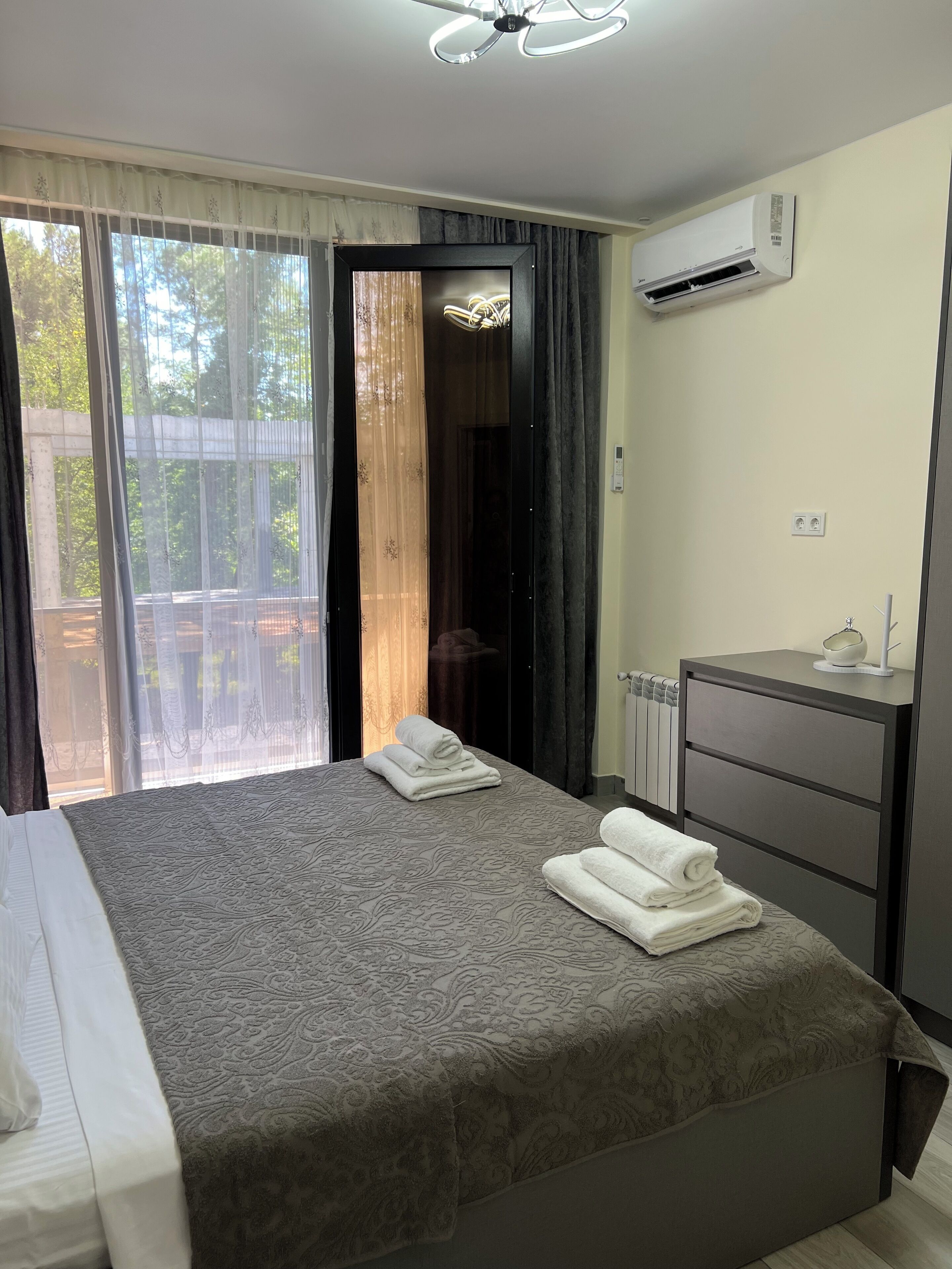 9 makuuhuonetta, työpöytä, silitysrauta/-lauta, ilmainen Wi-Fi