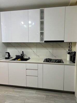 Fridge, microwave, dishwasher, coffee/tea maker - Гостевой дом NinosVilla в Грузии (Shekvetili\Kaprovani)<> 70м до моря (Shekvetili)