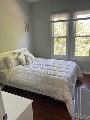 2 chambres, fer et planche à repasser, Wi-Fi, draps fournis