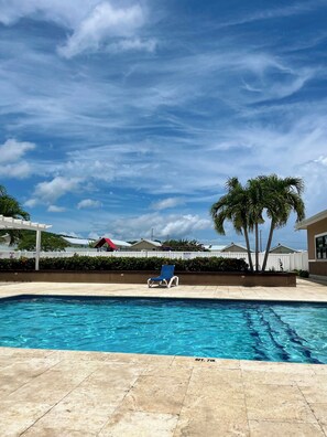 Outdoor pool - Stylish 3-Bedroom Retreat in Lucea – Fully Solar Powered, WiFi, AC, Pools, Beach (Lucea)