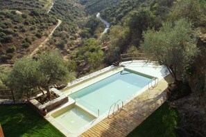 حمّام سباحة خارجي موسمي