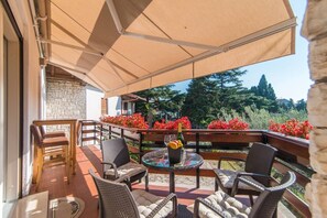 Apartment | Balcony - Apartment in Medulin With Sea View and Beach (Medulin)