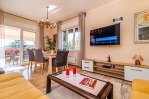 Living room - Apartment in Medulin With Sea View and Beach (Medulin)