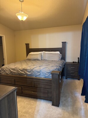 3 bedrooms, iron/ironing board, WiFi, bed sheets