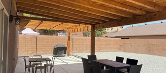 Charming & clean 3-bedroom house with WiFi on the Southwest Mesa of Albuquerque