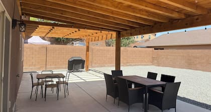 Charming & clean 3-bedroom house with WiFi on the Southwest Mesa of Albuquerque