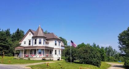 The New Sweden Castle-Enchanting 3-bedroom house with WiFi in New Sweden, Maine
