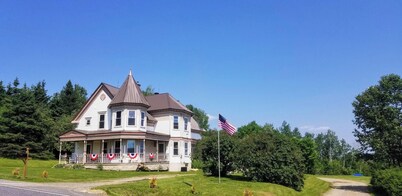 The New Sweden Castle-Enchanting 3-bedroom house with WiFi in New Sweden, Maine 