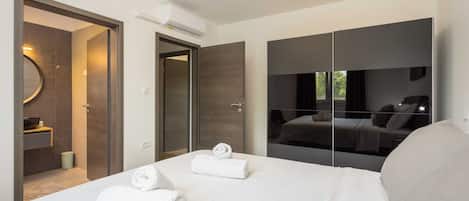 House | 4 bedrooms, iron/ironing board