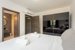 Maison | 4 chambres, fer et planche à repasser