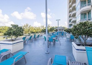 Outdoor dining - Ocean Club 1206 Premier (Biloxi)