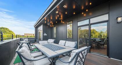 Penthouse Near Grand Ole Opry w/ Private Rooftop + Karaoke Stage + 3BR/3BA
