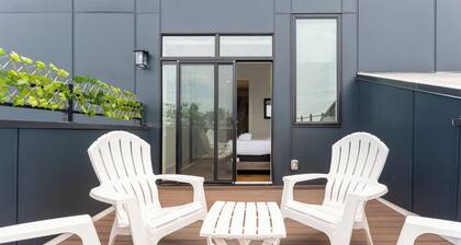 Penthouse Near Grand Ole Opry w/ Private Rooftop + Karaoke Stage + 3BR/3BA