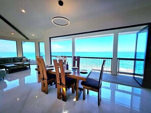 Dining - Breathtaking Oceanfront Home on Lava Rock Beach. (Pahoa)