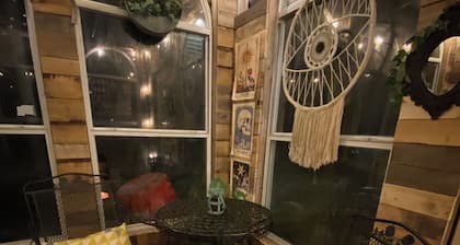Intimacy Suite-Wilderness-Spa House w/Hot Tub-420 Friendly-Hiking trails & more!