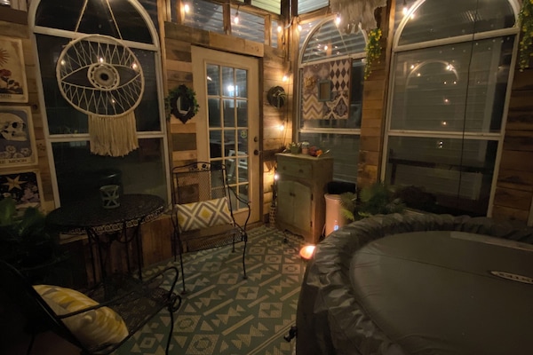 Bañera de hidromasaje cubierta