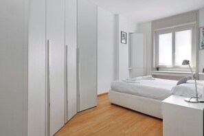 1 bedroom, desk, iron/ironing board, bed sheets - Sunny Milan Hideaway (Milano)