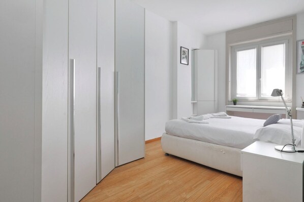 1 bedroom, desk, iron/ironing board, bed sheets