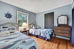 2 bedrooms, free WiFi, bed sheets - Secluded Retreat – Walk to Boat Launch! (Homosassa)