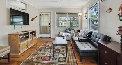 Secluded Retreat – Walk to Boat Launch!