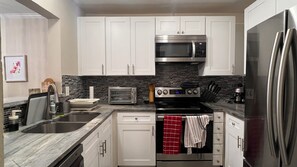 Micro-ondes, four, plaque de cuisson, lave-vaisselle