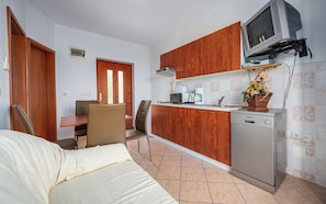 Apartment | Private kitchen | High chair - Apartment in Drenje With Sea View Terrace (Rasa)