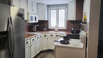 Cookware/dishes/utensils