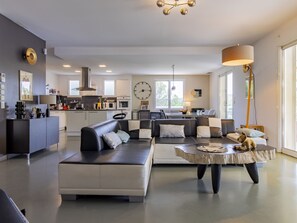 TV - Castellas by Interhome (Fressac)