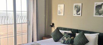 Ocean Breeze. Cosy beachside retreat.