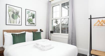 Ocean Breeze. Cosy beachside retreat.