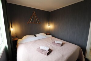 2 habitaciones, muebles diferentes y ropa de cama