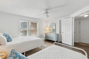 2 chambres, fer et planche à repasser, Wi-Fi gratuit, draps fournis