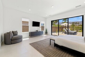 4 bedrooms, desk, iron/ironing board, free WiFi