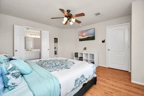 3 bedrooms, free WiFi, bed sheets - Modern Home - Centrally Located - Houston, TX (Houston)
