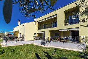 Apartment | Exterior - Elegant Apartment in Medulin Near Beach (Medulin)