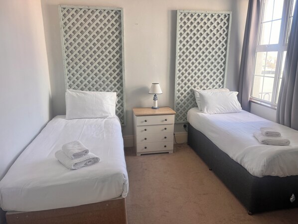 3 quartos, Wi-Fi de cortesia, roupa de cama