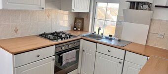 Seaside Escape. Cosy beachside retreat