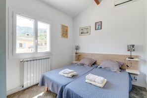 3 bedrooms, iron/ironing board, free WiFi, bed sheets