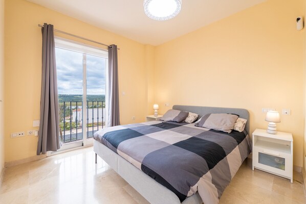 3 bedrooms, free WiFi, bed sheets