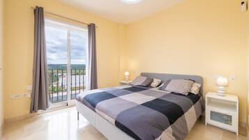 3 quartos, Wi-Fi de cortesia, roupa de cama